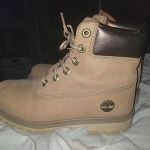 timberland boots (like new)